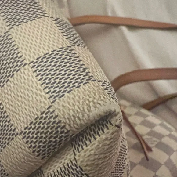 Louis Vuitton Lena MM Demier Azur - Picture 14 of 16